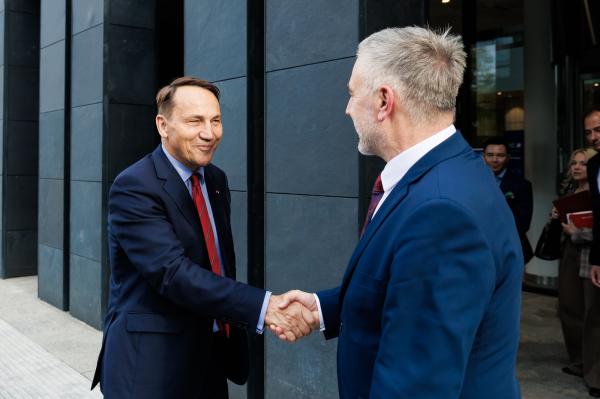 Minister Radosław Sikorski oraz Marszałek Marek Woźniak.  - kliknij aby powiększyć