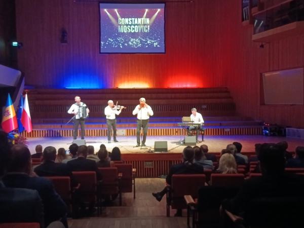 Koncert znanego mołdawskiego artysty Constantina Moscovici z zespołem.- kliknij aby powiększyć