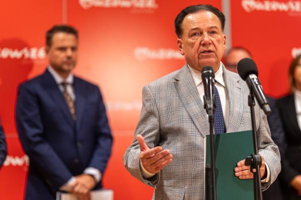 Sygnatariuszami stanowiska przedstawiciele województw mazowieckiego, dolnośląskiego, pomorskiego, śląskiego i wielkopolskiego oraz Warszawy, Gdańska, Katowic, Poznania i Wrocławia- kliknij aby powiększyć