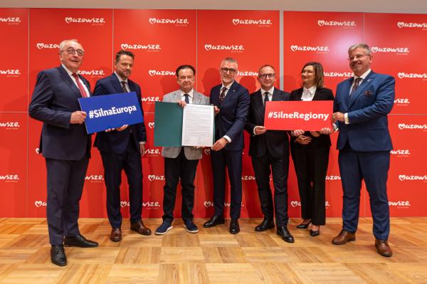 przedstawiciele województw mazowieckiego, dolnośląskiego, pomorskiego, śląskiego i wielkopolskiego oraz Warszawy, Gdańska, Katowic, Poznania i Wrocławia przyjęli wspólne stanowisko dotyczące zasad podziału środków po 2027 r. - kliknij aby powiększyć