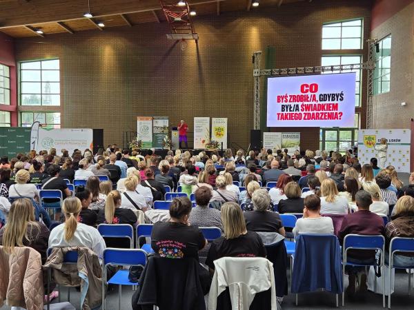 12 września w Liskowie ponad 200 osób uczestniczyło w pierwszych w Polsce zajęciach skierowanych do Kół Gospodyń Wiejskich, poświęconych kompleksowemu szkoleniu zasad i umiejętności udzielania pierwszej pomocy.- kliknij aby powiększyć