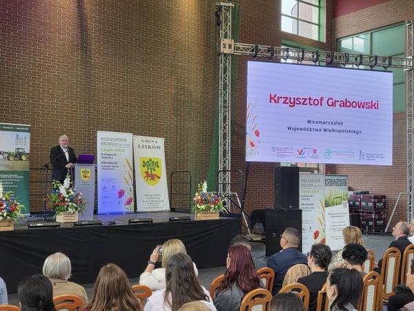 Cykl szkoleń został zainicjowany przez Wicemarszałka Województwa Wielkopolskiego Krzysztofa Grabowskiego- kliknij aby powiększyć