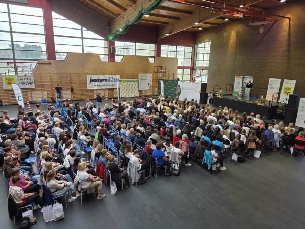 12 września w Liskowie ponad 200 osób uczestniczyło w pierwszych w Polsce zajęciach skierowanych do Kół Gospodyń Wiejskich, poświęconych kompleksowemu szkoleniu zasad i umiejętności udzielania pierwszej pomocy.- kliknij aby powiększyć