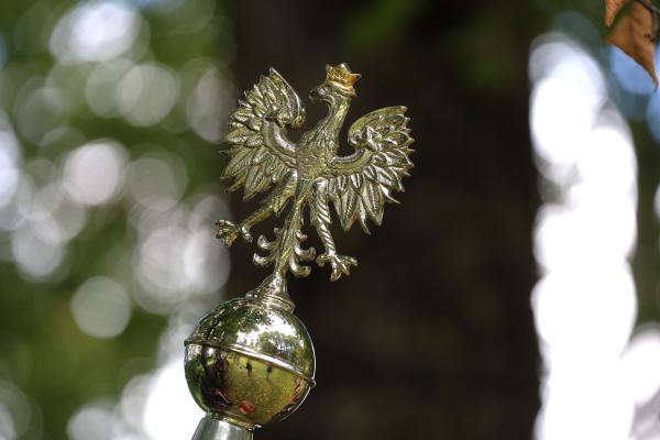 17 września 1939 roku, łamiąc polsko-sowiecki pakt o nieagresji, Armia Czerwona wkroczyła na teren Polski, realizując ustalenia zawarte w tajnym protokole paktu Ribbentrop-Mołotow. Konsekwencją sojuszu dwóch totalitaryzmów był rozbiór naszego kraju. - kliknij aby powiększyć