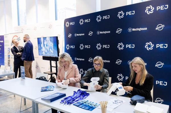 Wielkopolskie Dni Energii Jądrowej - strefa wystawienniczo-informacyjna- kliknij aby powiększyć