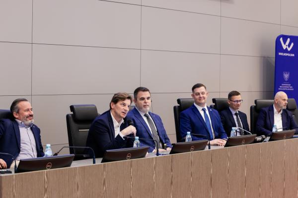 Uczestnicy Panel: Polski projekt jądrowy – szanse i wyzwania dla polskiej gospodarki - kliknij aby powiększyć
