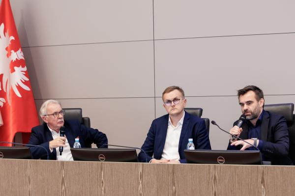  Uczestnicy panelu Budowa regionalnego ekosystemu jądrowego - kliknij aby powiększyć