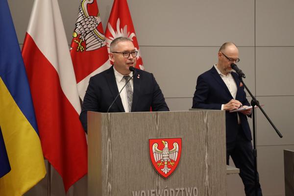 Jacek Bogusławski, Członek Zarządu Województwa Wielkopolskiego powitał uczestników drugiego dnia  Wielkopolskich Dni Energii Jądrowej - kliknij aby powiększyć