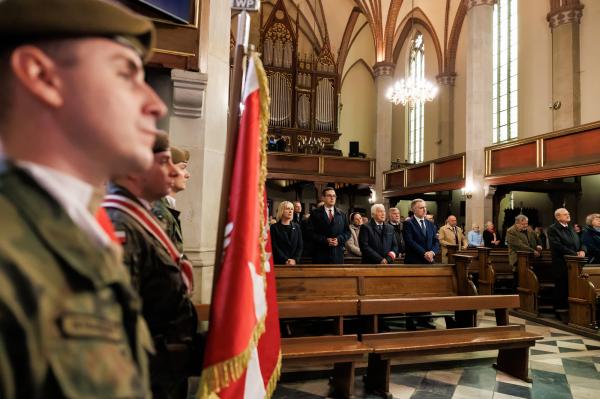 Piątkową uroczystość poprzedziła Msza Święta Akowska w kościele pw. Najświętszego Zbawiciela.- kliknij aby powiększyć