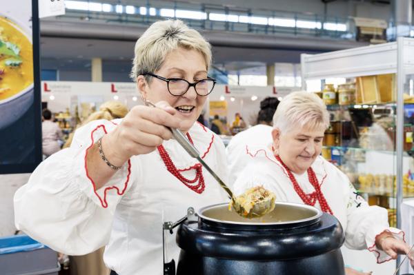 Podczas wydarzenia nie zbrakło degustacji. - kliknij aby powiększyć