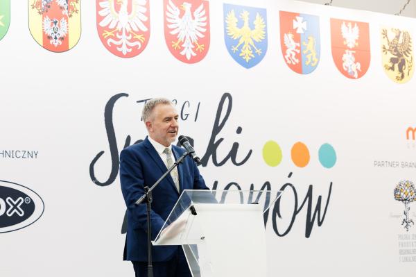 Otwarcie Targów Smaki Regionów - przemawia Marszałek Marek Woźniak. - kliknij aby powiększyć