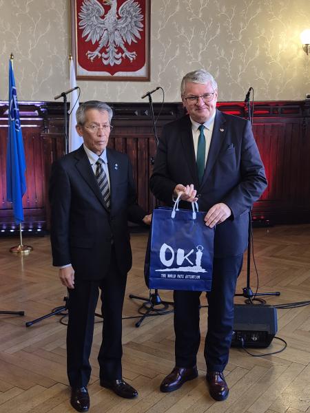 Krzysztof Grabowski, Wicemarszałek Województwa Wielkopolskiego uczestniczył w uroczystości z okazji 10-lecia partnerstwa Krotoszyna z japońskim miastem Okinoshima.- kliknij aby powiększyć