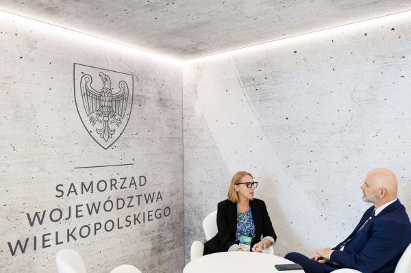 Sztuczna inteligencja, cyberbezpieczeństwo, inteligentne zarządzanie miastami, cyfryzacja usług publicznych oraz nowoczesna infrastruktura wspierająca – to tematy, które pojawiły się podczas szóstej edycji Europejskiego Forum Samorządowego Local Trends. - kliknij aby powiększyć