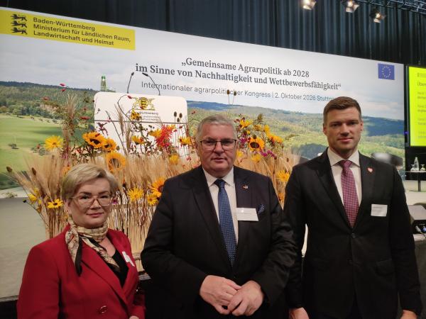 delegacja Województwa Wielkopolskiego wzięła udział w Międzynarodowym Kongresie poświęconym polityce rolnej pt. Wspólna polityka rolna od 2028 roku, 
w kontekście zrównoważonego rozwoju i konkurencyjności- kliknij aby powiększyć