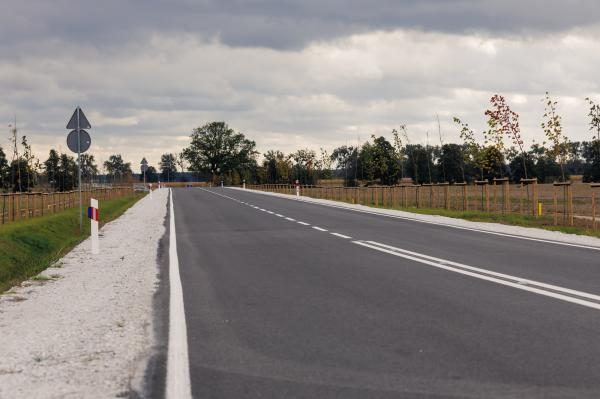 Jezdnia nowej drogi wynosi siedem metrów szerokości i 1,5 metra pobocza.- kliknij aby powiększyć