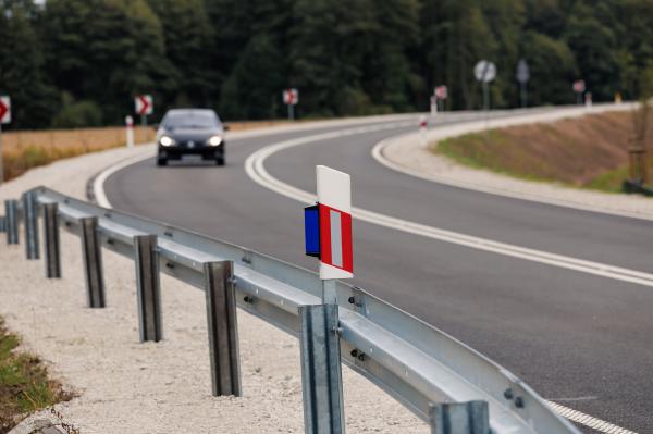 Ze względu na sąsiedztwo obszarów chronionych i walory przyrodnicze całego terenu budowa obwodnicy Rogoźna cechowała się szczególnym skupieniem na dobrostanie środowiska i odbywała się przy użyciu materiałów przyjaznych naturze.- kliknij aby powiększyć