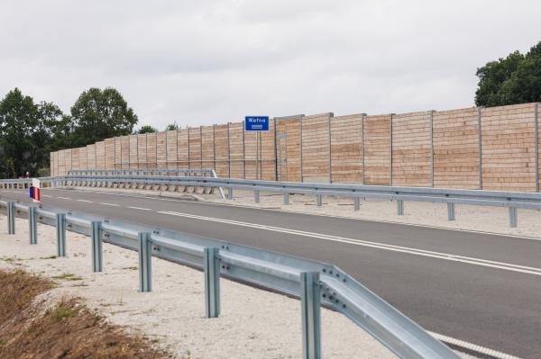Powstały również nowy most na rzece Wełna, wiadukt kolejowy nad linią Poznań – Piła, a także przepusty nad rzekami Rudka i Struga.- kliknij aby powiększyć