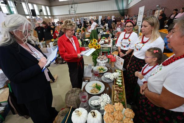W ramach rywalizacji na najlepszą potrawę z ziemniakiem zgłoszono 85 potraw- kliknij aby powiększyć