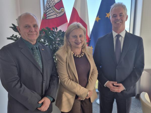 Ambasadorowi towarzyszył Krzysztof Schramm, Konsul Honorowy Irlandii w Poznaniu.- kliknij aby powiększyć