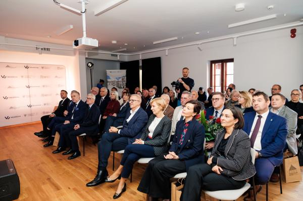 Rekonstrukcja zajazdu z Łobżenicy jest przedsięwzięciem służącym zachowaniu dla przyszłych pokoleń cennego elementu dziedzictwa kulturowego Wielkopolski. - kliknij aby powiększyć