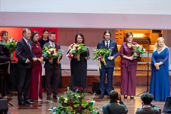 Uroczysta gala, podczas której wręczone zostały nagrody i wyróżnienia w obu konkursach, odbyła się w Auli Nova Akademii Muzycznej im. I. J. Paderewskiego w Poznaniu.- kliknij aby powiększyć