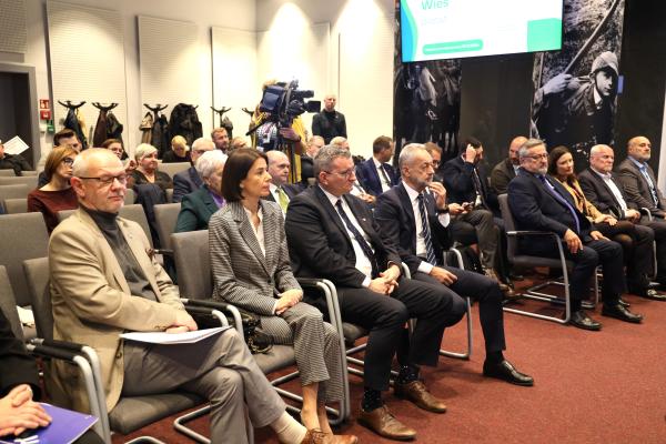 Uczestnicy spotkania w Urzędzie Marszałkowskim - kliknij aby powiększyć
