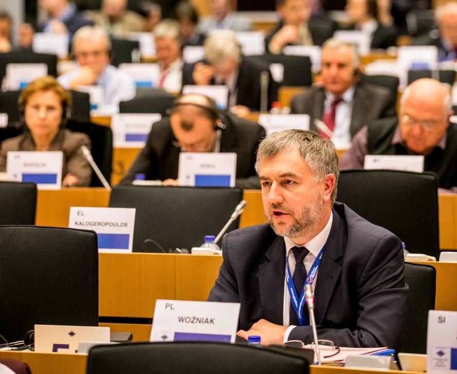 Marszałek Woźniak dziękuje prof. Huebner na forum Komitetu Regionów - zobacz więcej