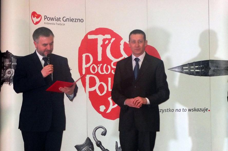 Paszport Obywatela Państwa Gnieźnieńskiego dla Marszałka Marka Woźniaka - zobacz więcej