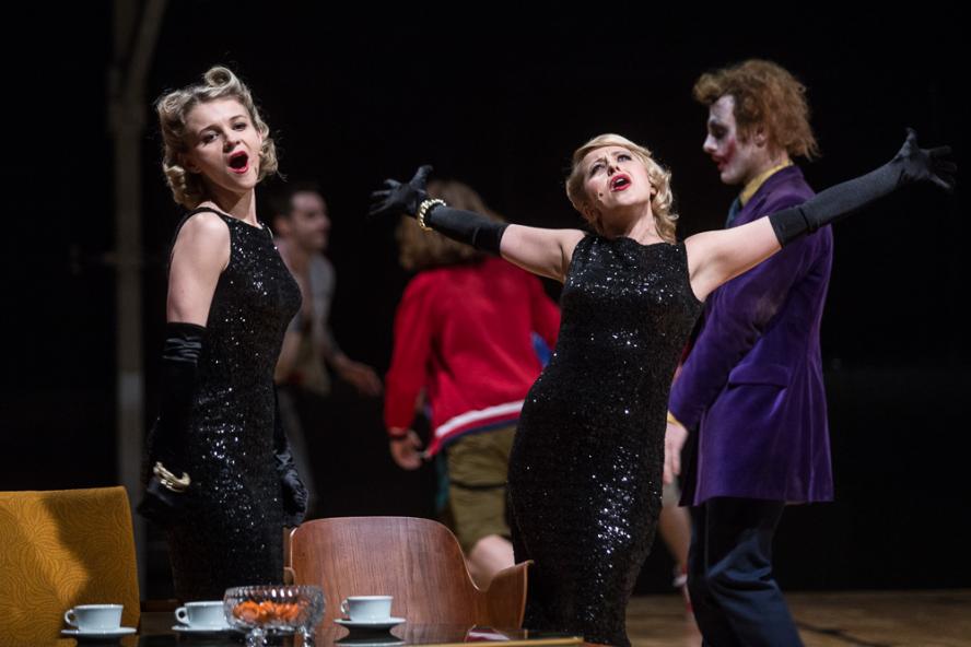  PREMIERA „DZIADÓW” W TEATRZE IM. T. ŁOMNICKIEGO W POZNANIU - zobacz więcej
