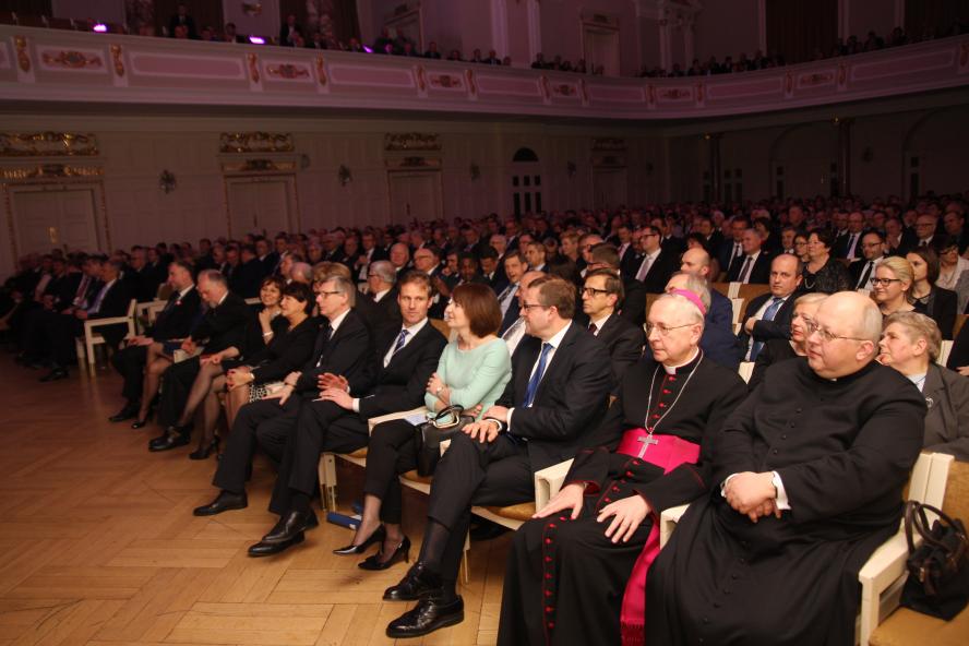 Marszałek wręczył Nagrodę za czynienie dobra - zobacz więcej