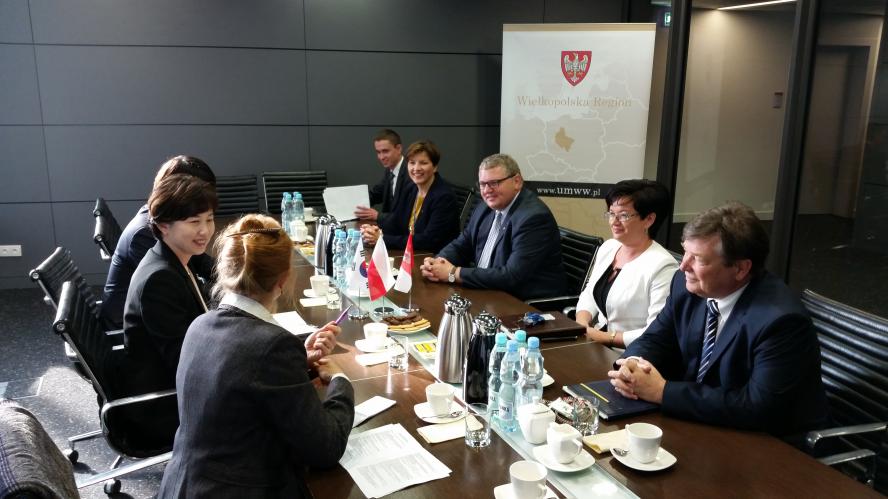 Certyfikaty Wielkopolskiej Akademii Samorządności dla Koreańczyków - zobacz więcej