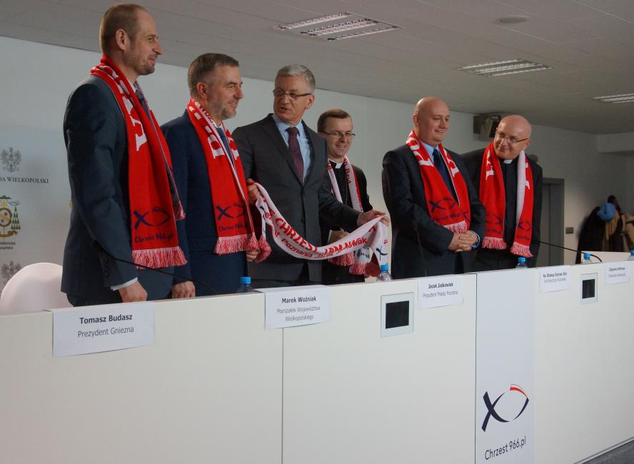  Marszałek o Jubileuszu 1050. Rocznicy Chrztu Polski: to rekompensata za jubileusz tysiąclecia - zobacz więcej