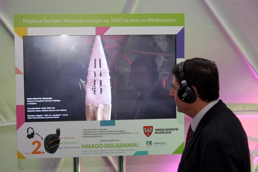 Marszałek nagrodził dziennikarzy i otworzył wystawę 