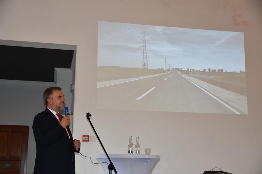 Nowy odcinek drogi wojewódzkiej połączył Grzymysławice z Obłaczkowem  - zobacz więcej