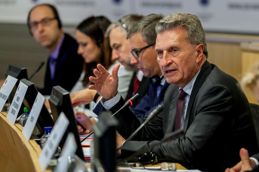 Marszałek Marek Woźniak dyskutuje z unijnymi komisarzami nt. finansów UE po 2020 r. - zobacz więcej