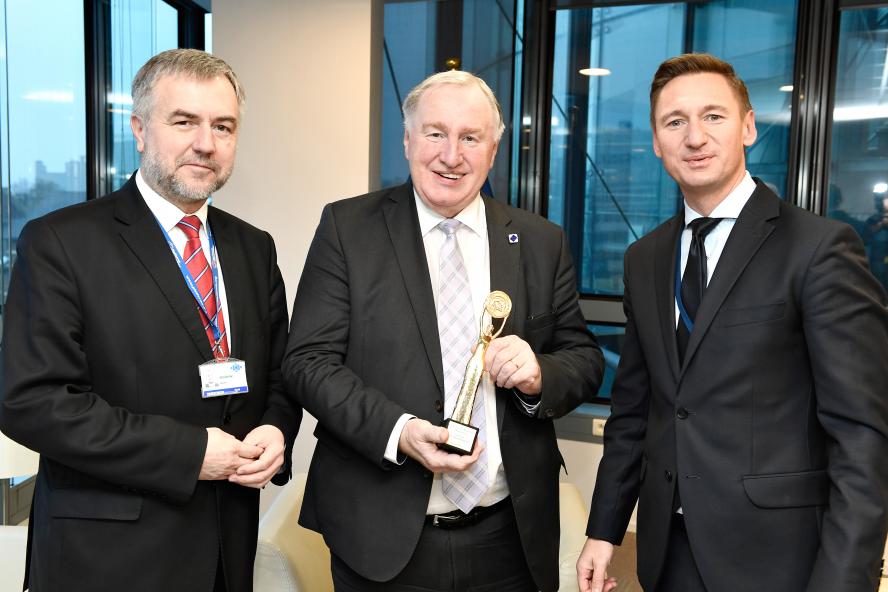 Przyszłość unijnych finansów i polityka spójności tematami spotkań Marszałka M. Woźniaka z Komisarz Creţu - zobacz więcej