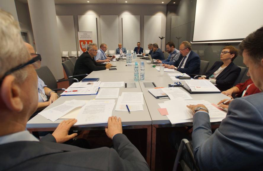 TRANSPORT PUBLICZNY – JAK I CZYM? - zobacz więcej