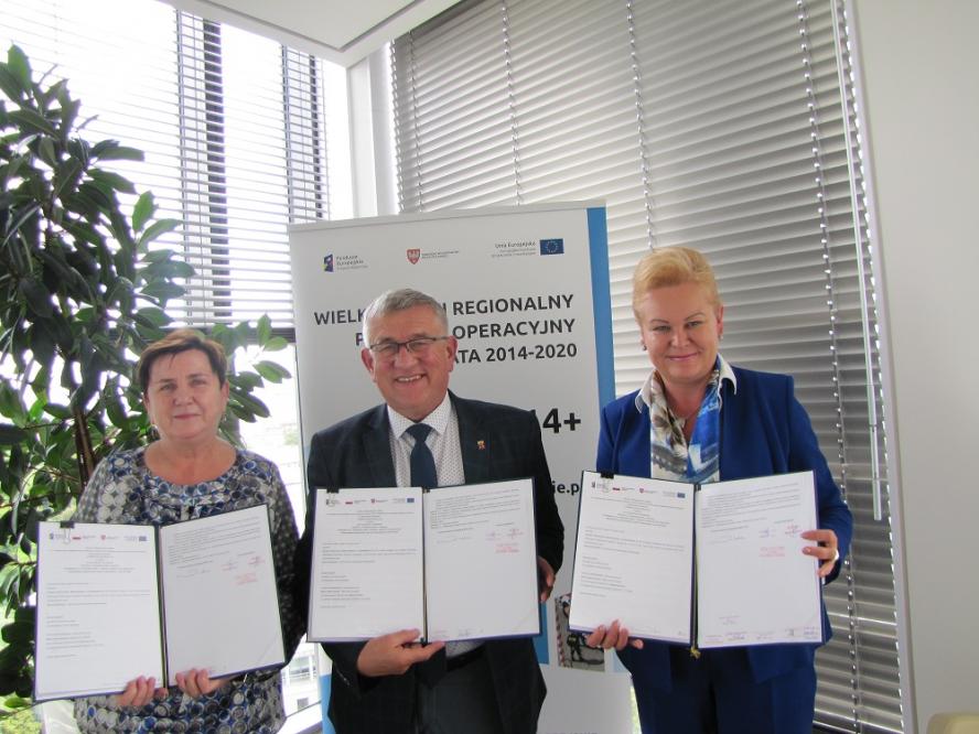 Wzrośnie standard życia mieszkańców gminy Szczytniki – umowa o budowę kanalizacji w Korzekwinie już podpisana  - zobacz więcej
