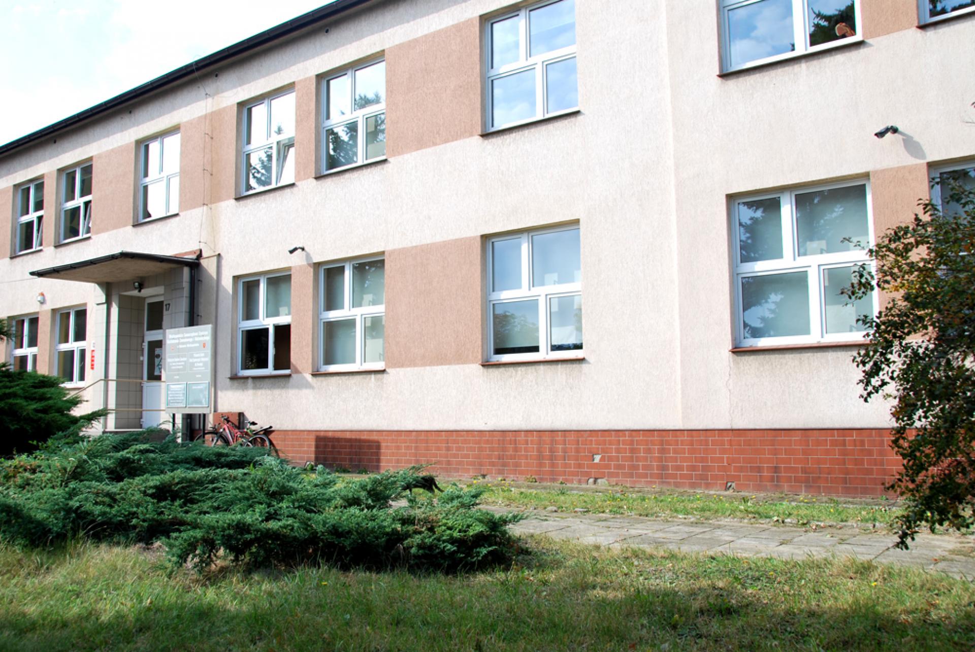 Termomodernizacja i kompleksowa wielobranżowa modernizacja instalacji wewnętrznych w budynku szkoły Wielkopolskiego Samorządowego Centrum Kształcenia Zawodowego i Ustawicznego w Ostrowie Wielkopolskim - zobacz więcej