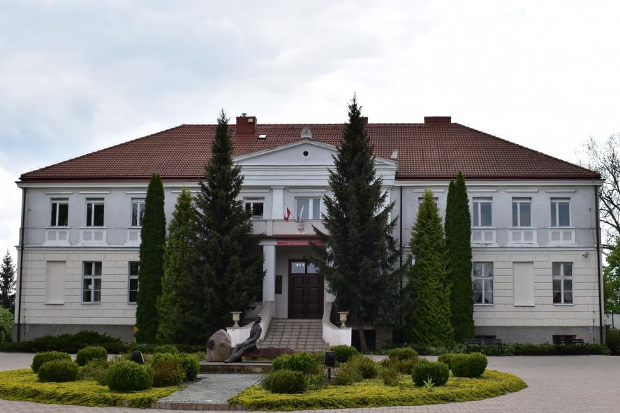 Marszałek Woźniak odwiedził Dąbie, Żychlin i Rzgów. Będzie unijne wsparcie z WRPO 2014+ na potrzebne inwestycje  - zobacz więcej