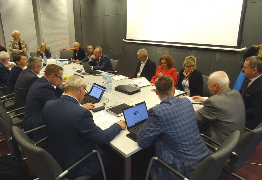 6 MIESIĘCY NA DROGACH - zobacz więcej