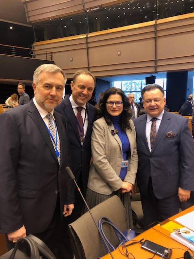 Marszałek Marek Woźniak ponownie wiceprzewodniczącym Prezydium Europejskiego Komitetu Regionów - zobacz więcej