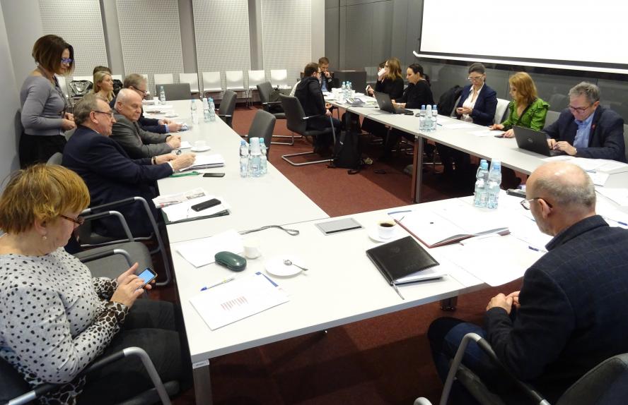 BAROMETR ZAWODÓW, CZYLI GDZIE BRAKUJE PRACOWNIKÓW? - zobacz więcej
