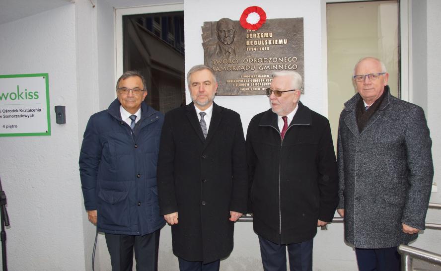 Odsłonięto tablicę upamiętniającą prof. Jerzego Regulskiego - zobacz więcej
