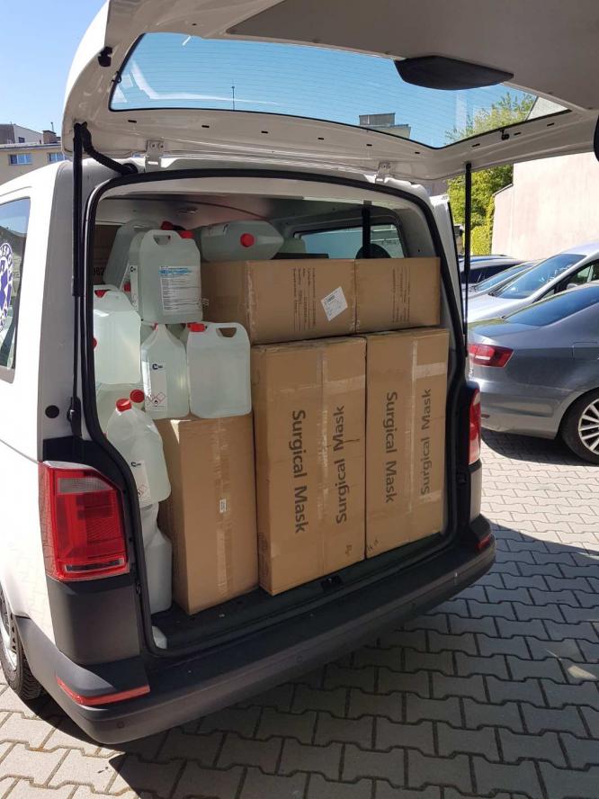 Kolejne potężne wsparcie od Marszałka w walce z COVID-19. Sprzęt trafia do szpitali i stacji pogotowia w Wielkopolsce  - zobacz więcej