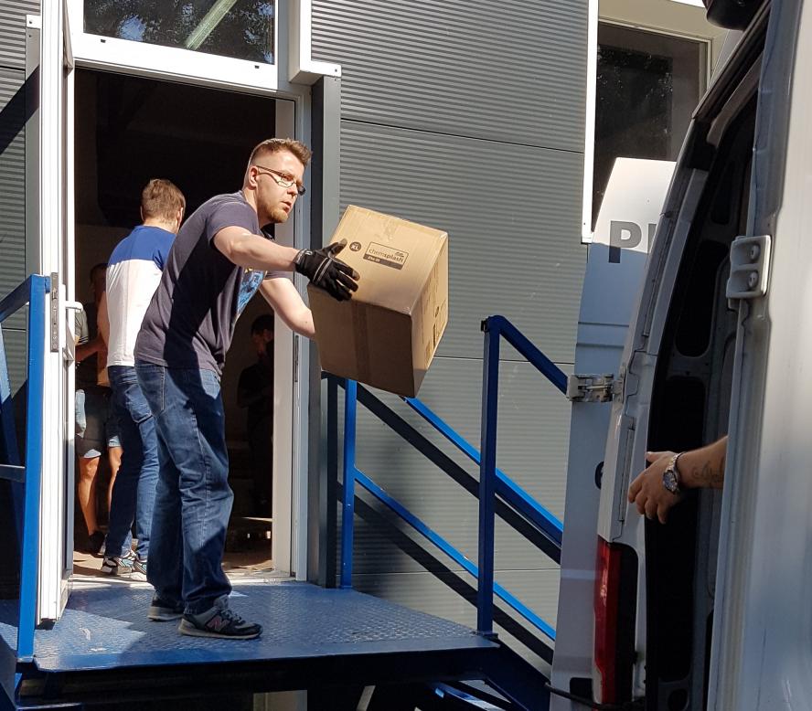 35 tys. kombinezonów ochronnych od Marszałka dla wielkopolskich szpitali - zobacz więcej