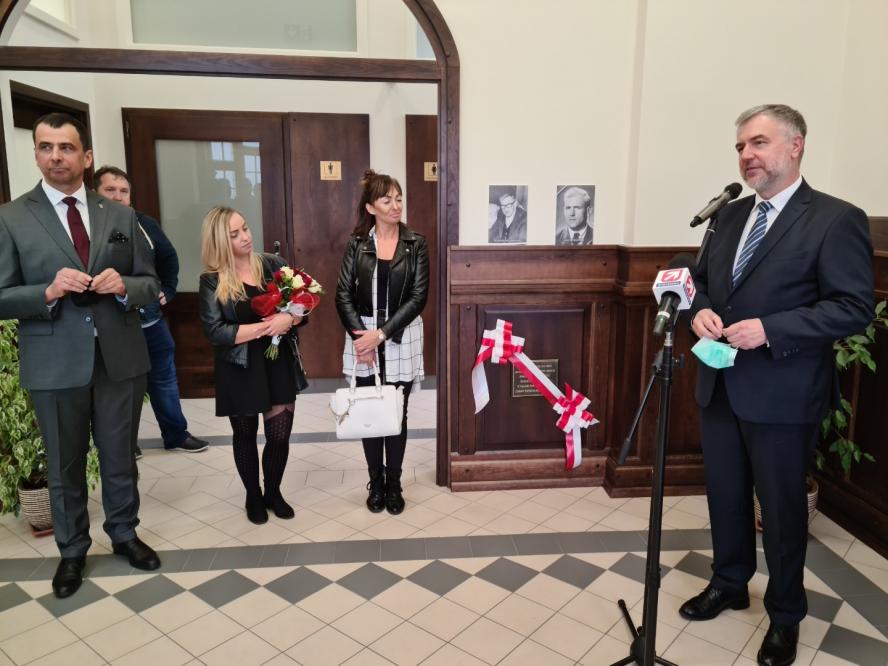 Udogodnienia dla pasażerów kolei na stacji w Nowych Skalmierzycach. Dzięki marszałkowskim funduszom UE  - zobacz więcej
