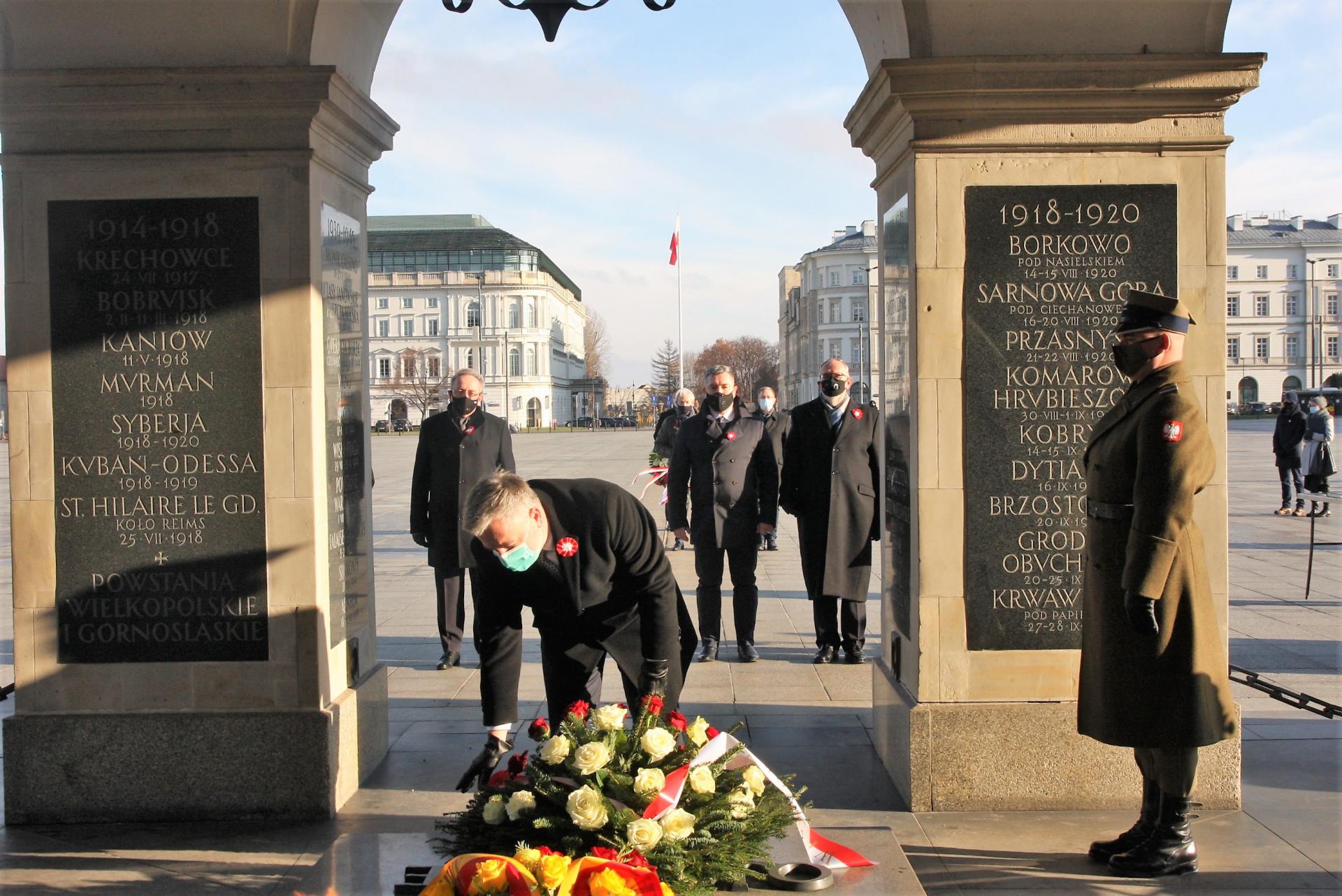 Marszałek Marek Woźniak uczcił w Warszawie 102. rocznicę wybuchu Powstania Wielkopolskiego 1918/1919 - zobacz więcej