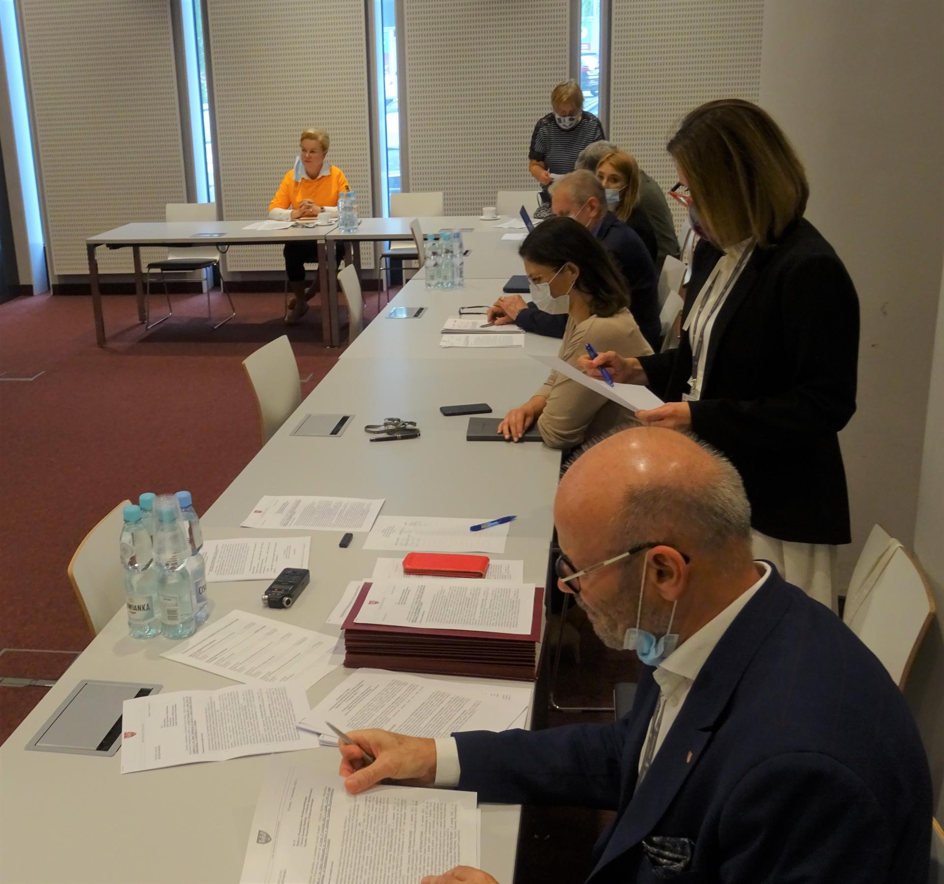 UNIJNE PIENIĄDZE W WALCE Z PANDEMIĄ - zobacz więcej
