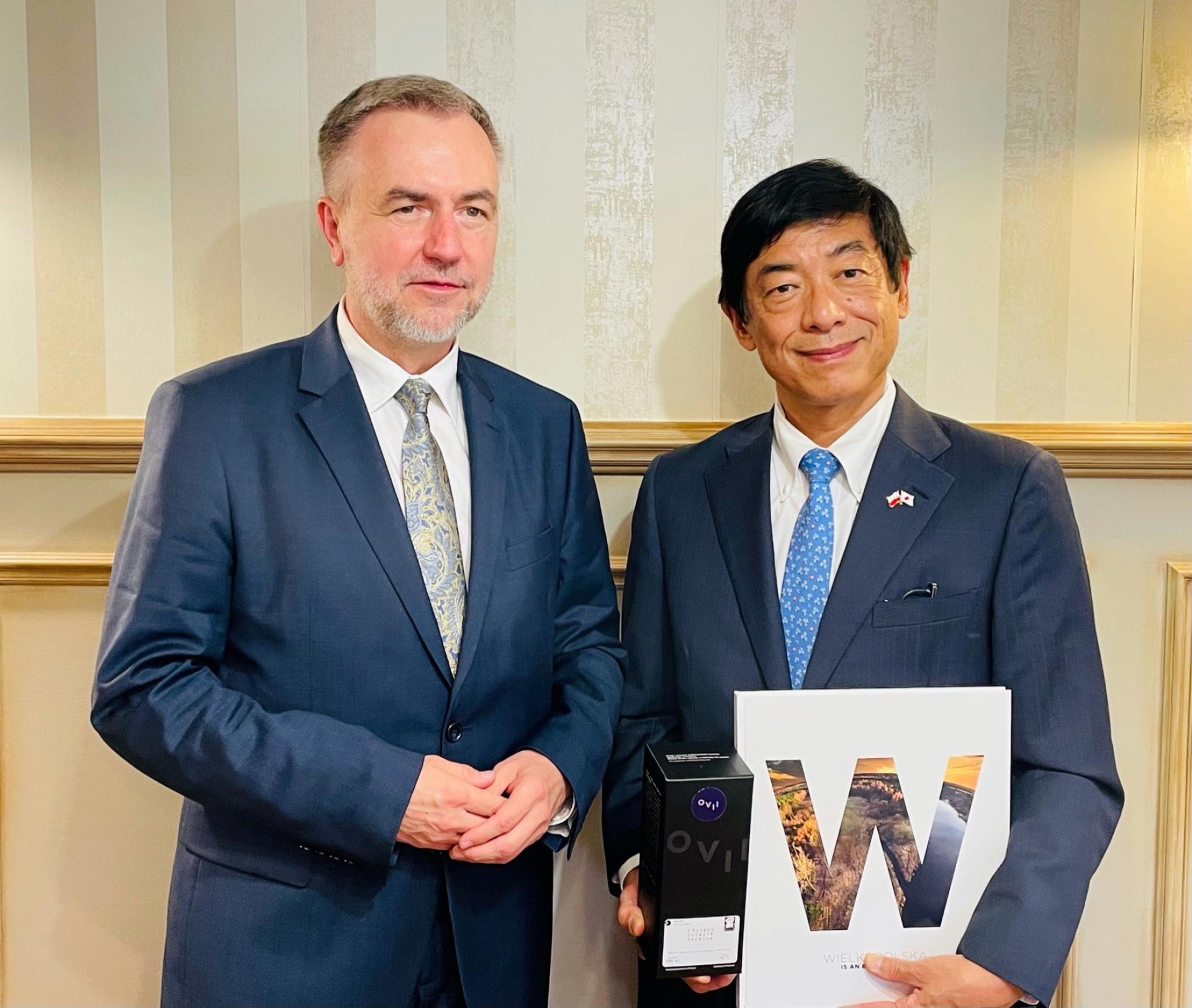 Wizyta Ambasadora Japonii w Wielkopolsce. Z Marszałkiem Markiem Woźniakiem rozmawiali o współpracy i… sumo - zobacz więcej